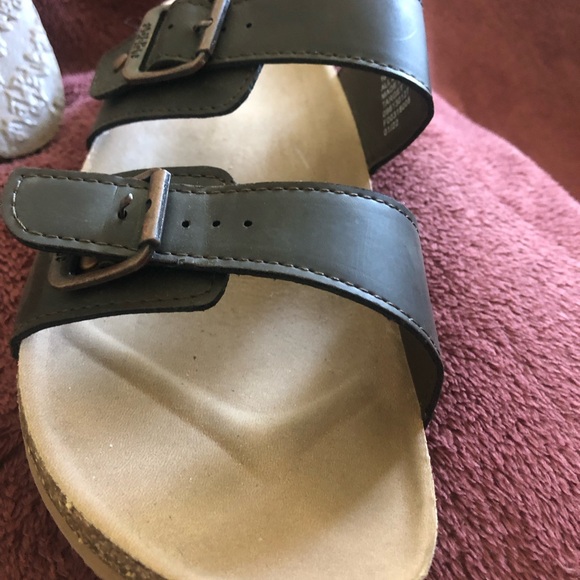 Sandals - Picture 3 of 10